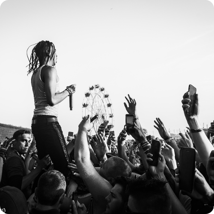 pexels-wendy-wei-218